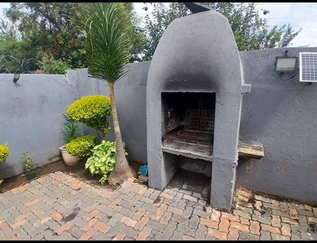 3 BEDROOM HOUSE FOR SALE IN THE ORCHARDS